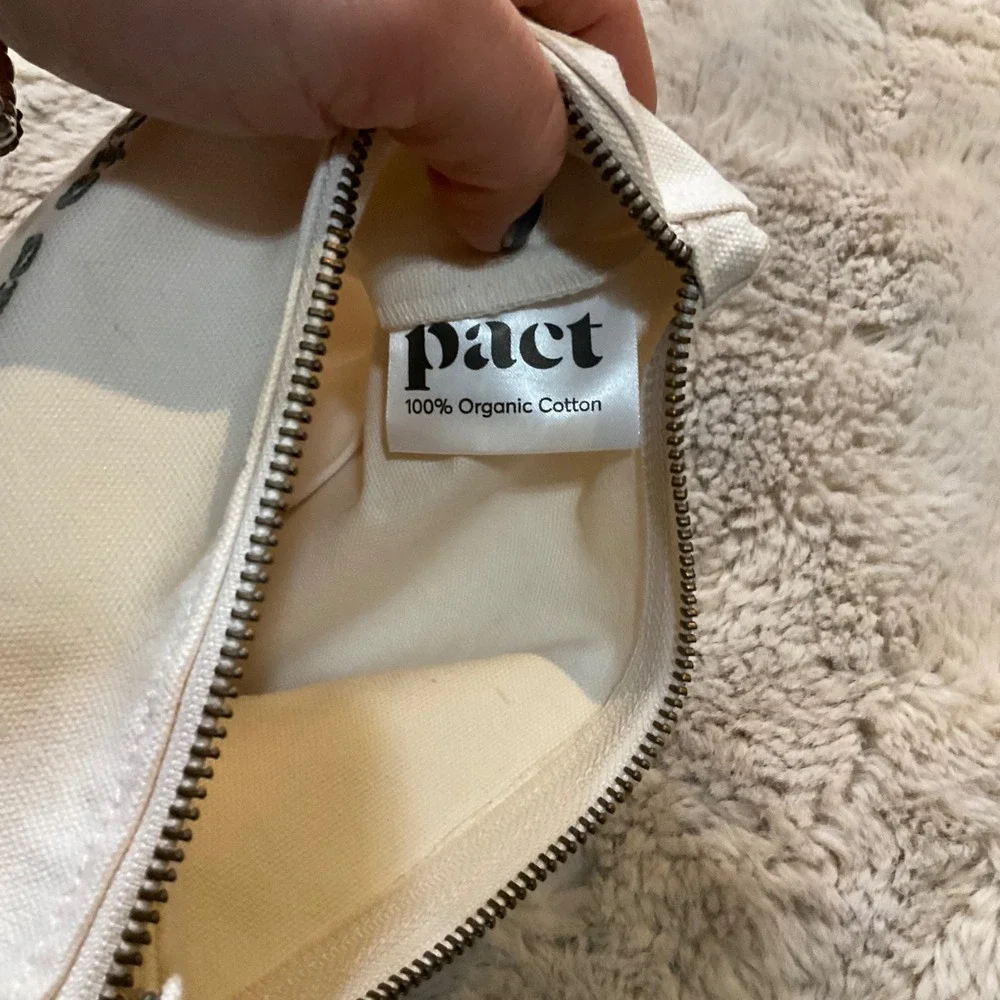 Pact Going Places Travel Pouch 100% Organic Cotton Zipper Pouch‎